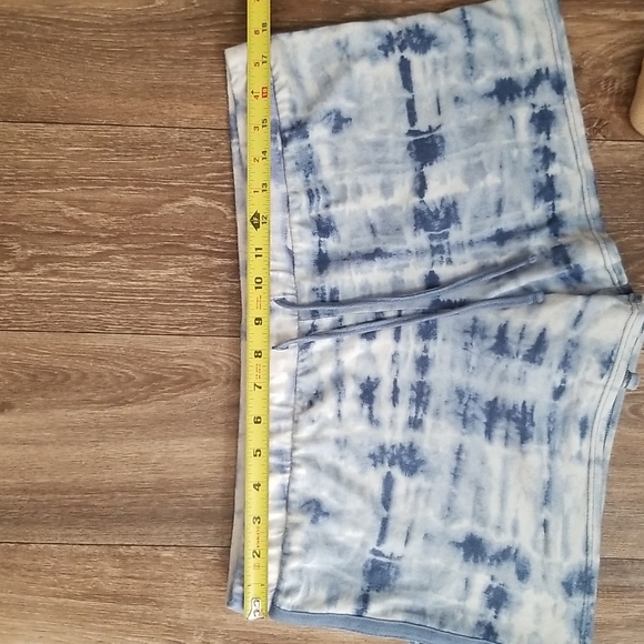 Lucky Brand Tie Dye Blue Drawstring Pull on Shorts Size Large - Picture 2 of 5